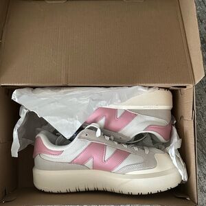 New Balance hommes CT302 pink and white unisex